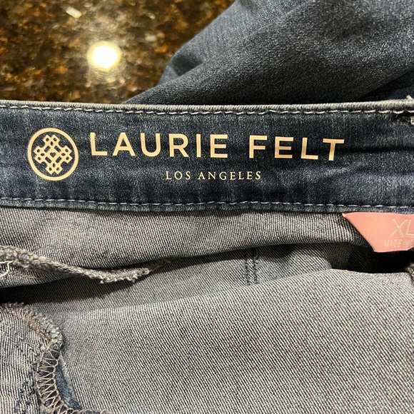Laurie Felt Los Angeles Silky Flare with Vital Stretch Technology Jeans - Picture 4 of 15